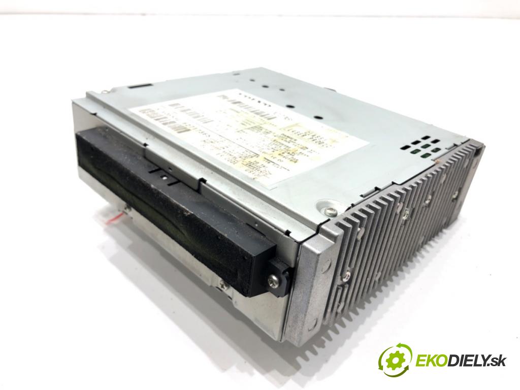 VOLVO V50 (545) 2003 - 2012    2.0 D 100 kW [136 KM] olej napędowy 2004 - 2010  RADIO 30732850 (Audio zariadenia)