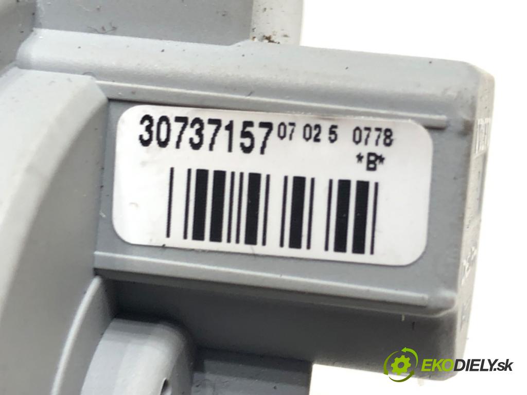 VOLVO V50 (545) 2003 - 2012    2.0 D 100 kW [136 KM] olej napędowy 2004 - 2010  spinačka 30737157 (Spínacie skrinky a kľúče)