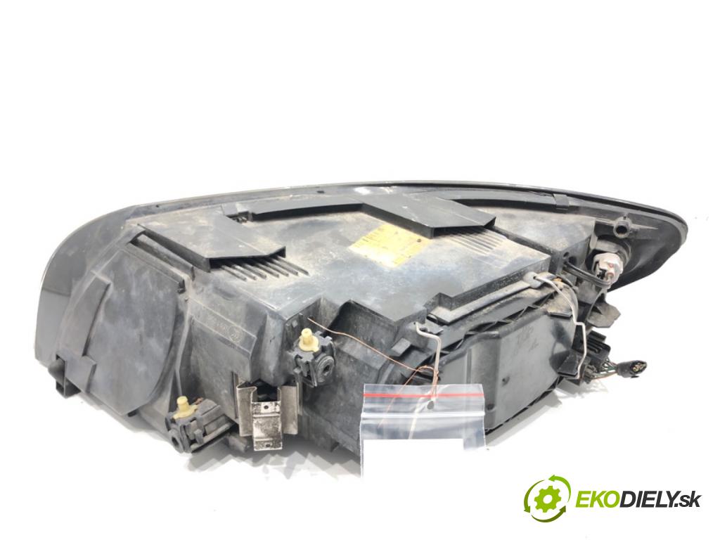 VOLVO V50 (545) 2003 - 2012    2.0 D 100 kW [136 KM] olej napędowy 2004 - 2010  Svetlomet pravy predný 30698886