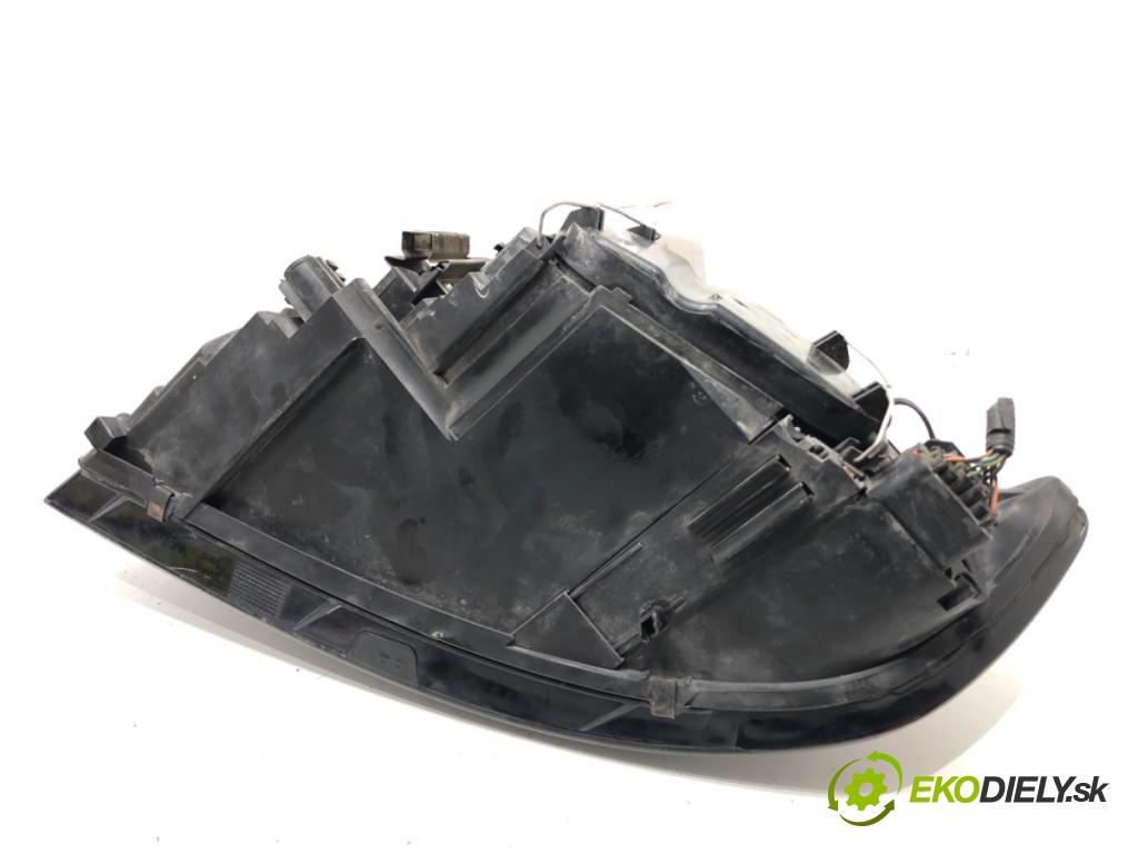 VOLVO V50 (545) 2003 - 2012    2.0 D 100 kW [136 KM] olej napędowy 2004 - 2010  Svetlomet pravy predný 30698886