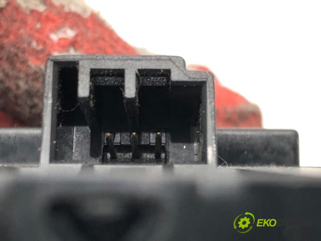 VOLVO V50 Kombi 2007 100 kW 2.0 D 1998 Prepínač okien 30795081 (Prepínacie páčky pod volantom)