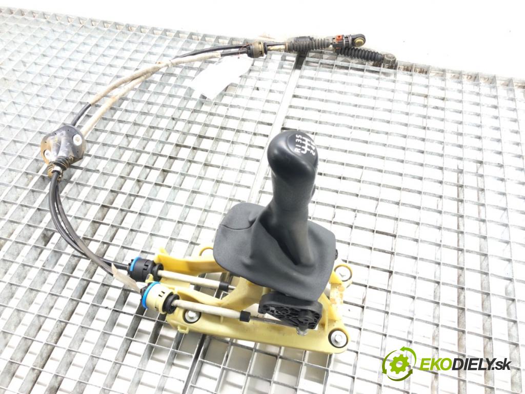 VOLVO V50 (545) 2003 - 2012    2.0 D 100 kW [136 KM] olej napędowy 2004 - 2010  Kulisa 30759150 (Rýchlostné páky / kulisy)