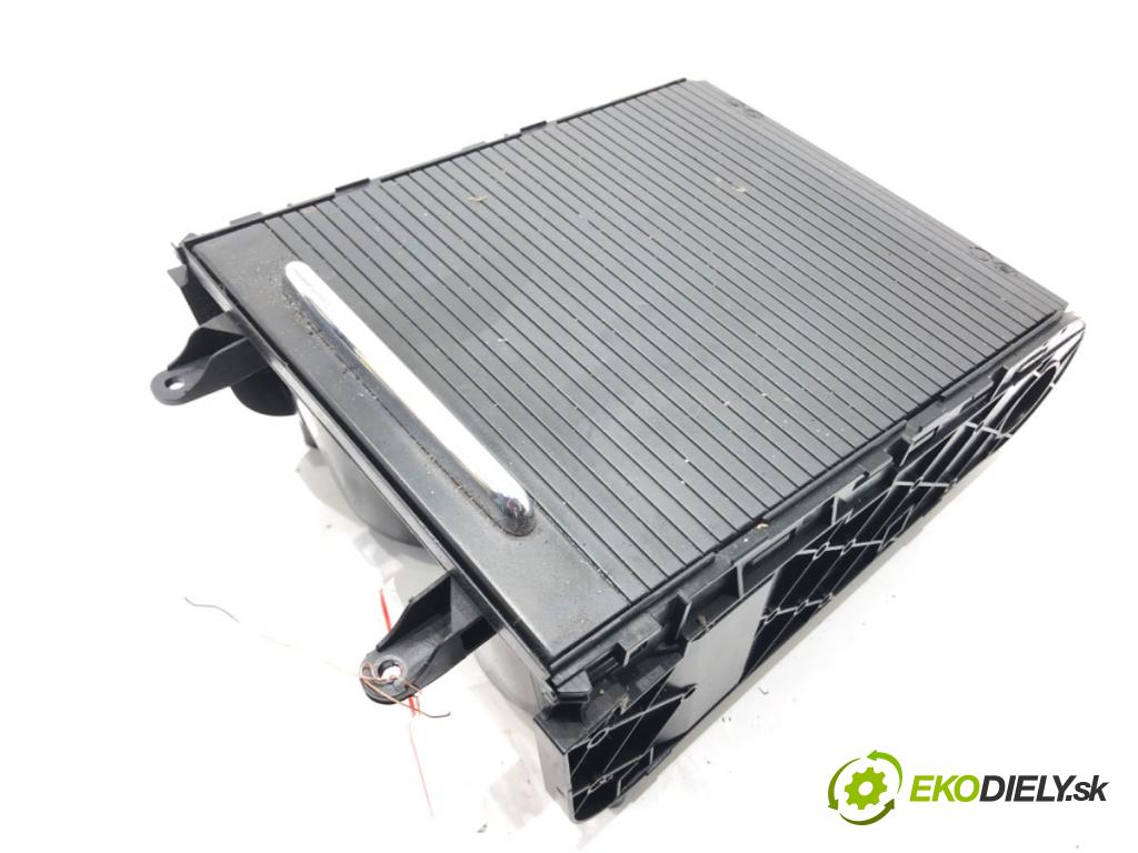 VW PASSAT B6 Variant (3C5) 2005 - 2011    1.9 TDI 77 kW [105 KM] olej napędowy 2005 - 2010  Držiak na nápoje  (Úchyty, držiaky na nápoje)