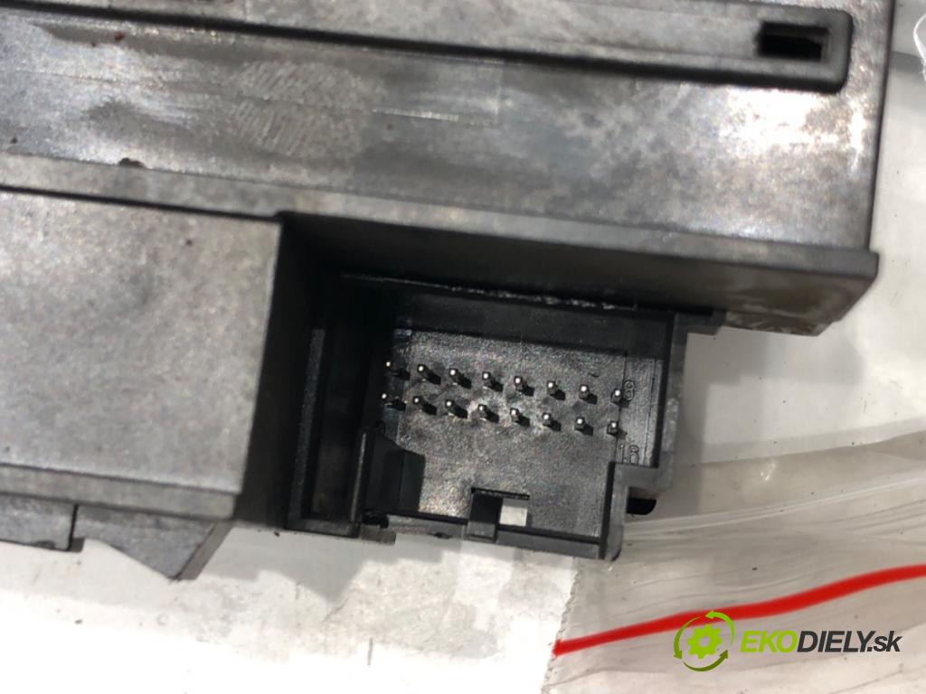 VW PASSAT B6 Variant (3C5) 2005 - 2011    1.9 TDI 77 kW [105 KM] olej napędowy 2005 - 2010  spinačka 3C0905843Q (Spínacie skrinky a kľúče)