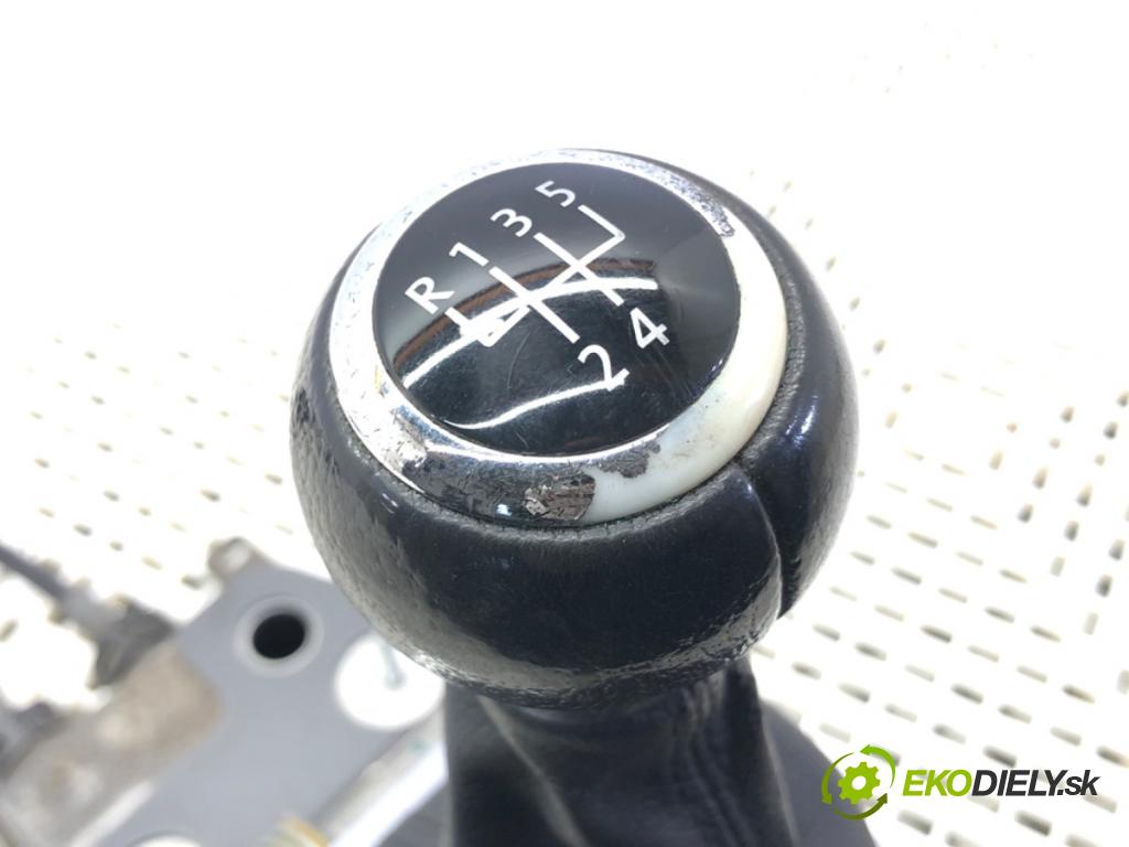 VW PASSAT B6 Variant (3C5) 2005 - 2011    1.9 TDI 77 kW [105 KM] olej napędowy 2005 - 2010  Kulisa 3C0711049L (Rýchlostné páky / kulisy)