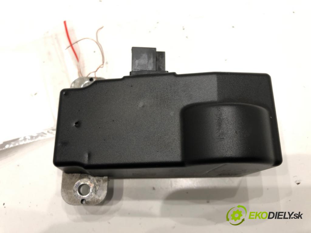 VW PASSAT B6 Variant (3C5) 2005 - 2011    1.9 TDI 77 kW [105 KM] olej napędowy 2005 - 2010  blokáda volantu 3C0905861G (Ostatné)