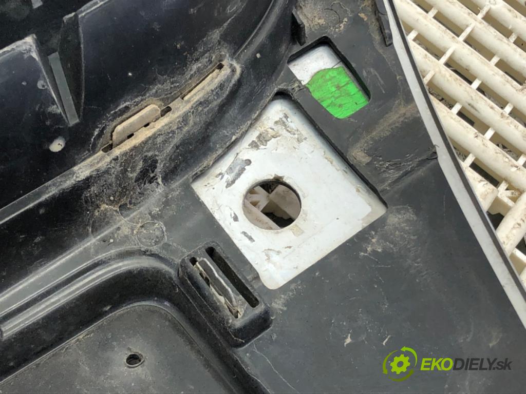 VW PASSAT B6 Variant (3C5) 2005 - 2011    1.9 TDI 77 kW [105 KM] olej napędowy 2005 - 2010  mřížka maska 3C0853651AF (Mřížky (masky) chladičů)