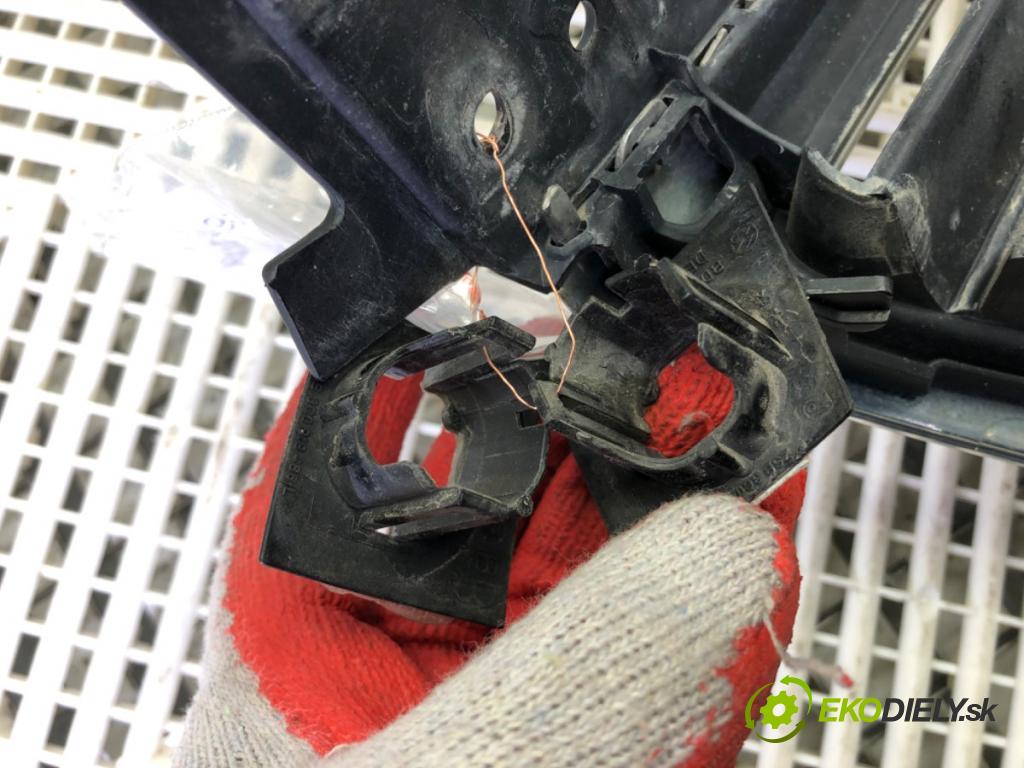 VW PASSAT B6 Variant (3C5) 2005 - 2011    1.9 TDI 77 kW [105 KM] olej napędowy 2005 - 2010  mřížka maska 3C0853651AF (Mřížky (masky) chladičů)