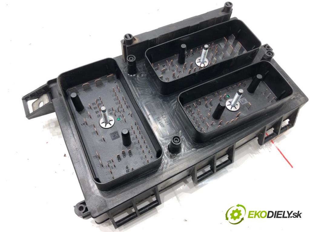 OPEL ASTRA H GTC (A04) 2005 - 2010    1.9 CDTi (L08) 110 kW [150 KM] olej napędowy 2005 - 2010  skříňka poistková 13191131 (Pojistkové skříňky)