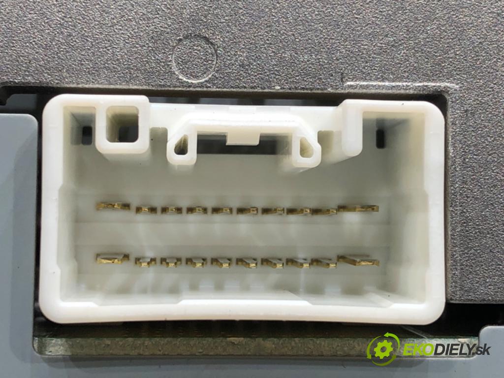 MITSUBISHI MIRAGE / SPACE STAR VI liftback (A0_A) 2012 - 2022    1.2 (A03A) 59 kW [80 KM] benzyna 2012 - 2022  RADIO 8701A621 (Audio zariadenia)