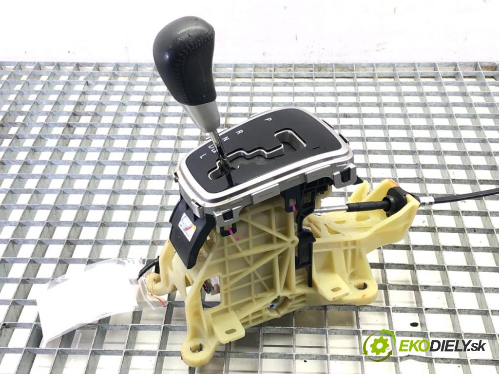 MITSUBISHI MIRAGE / SPACE STAR VI liftback (A0_A) 2012 - 2022    1.2 (A03A) 59 kW [80 KM] benzyna 2012 - 2022  Kulisa 2400A544 (Rýchlostné páky / kulisy)