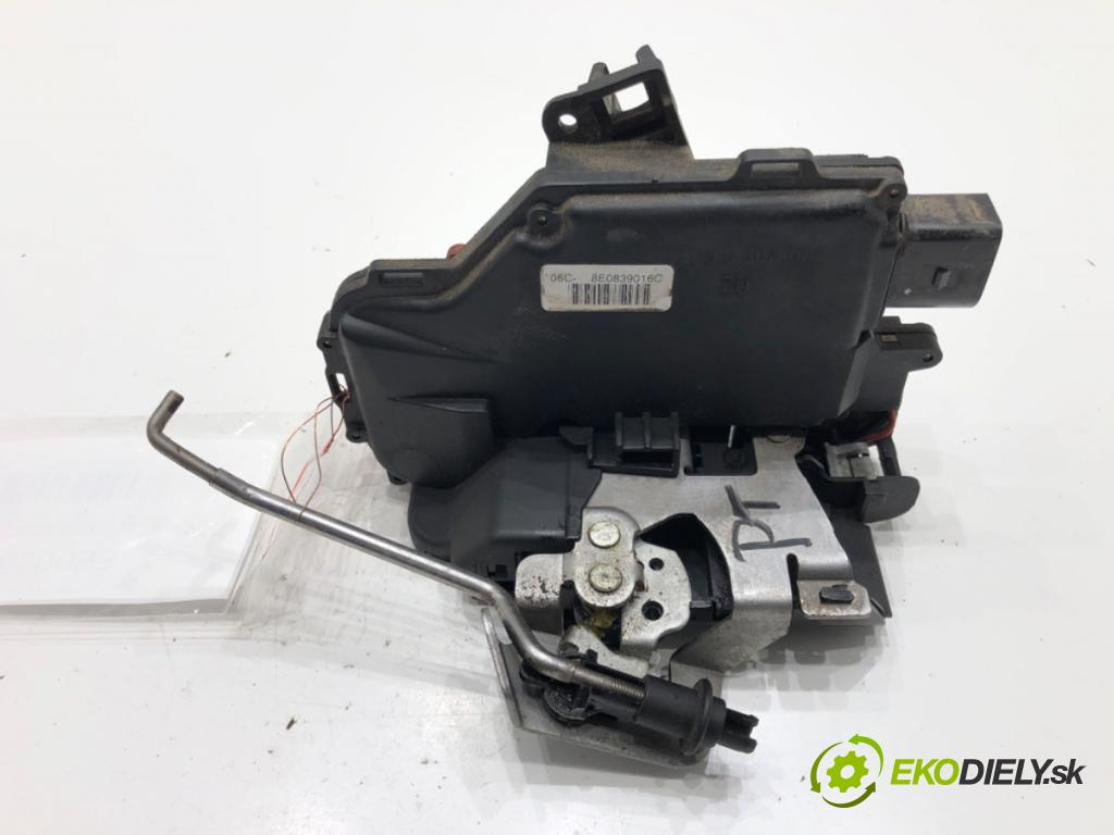 AUDI A4 B6 (8E2) 2000 - 2005    1.9 TDI 96 kW [130 KM] olej napędowy 2000 - 2004  zámok dveře pravý zadní část 8E0839016C