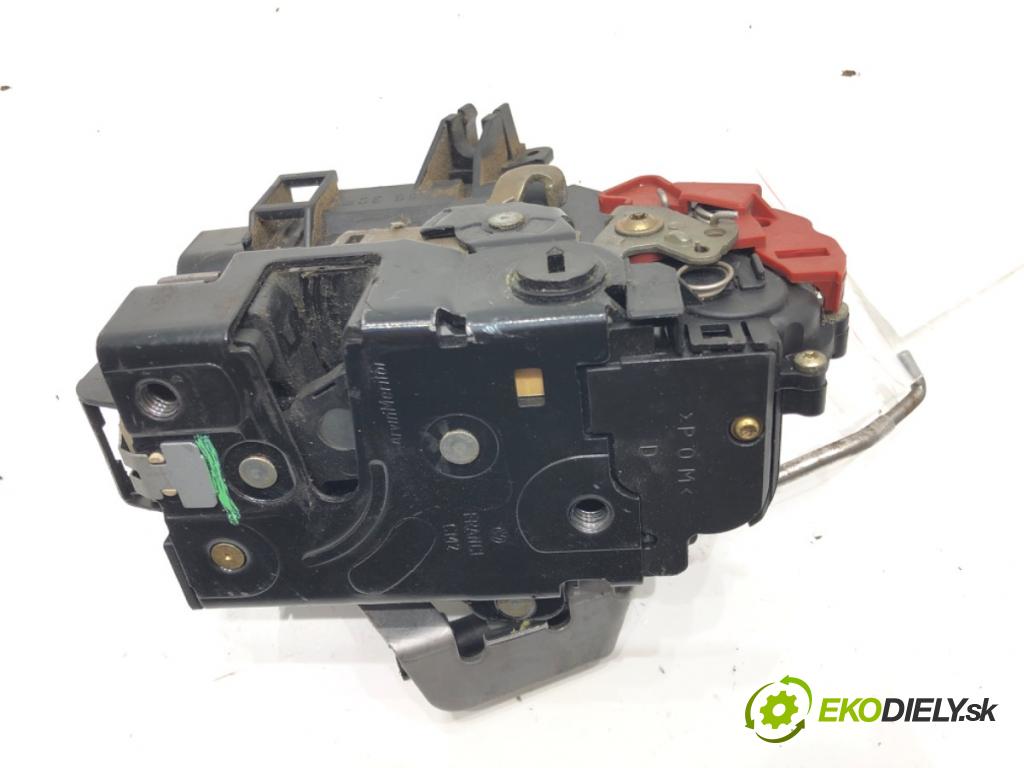 AUDI A4 B6 (8E2) 2000 - 2005    1.9 TDI 96 kW [130 KM] olej napędowy 2000 - 2004  zámok dveře pravý zadní část 8E0839016C