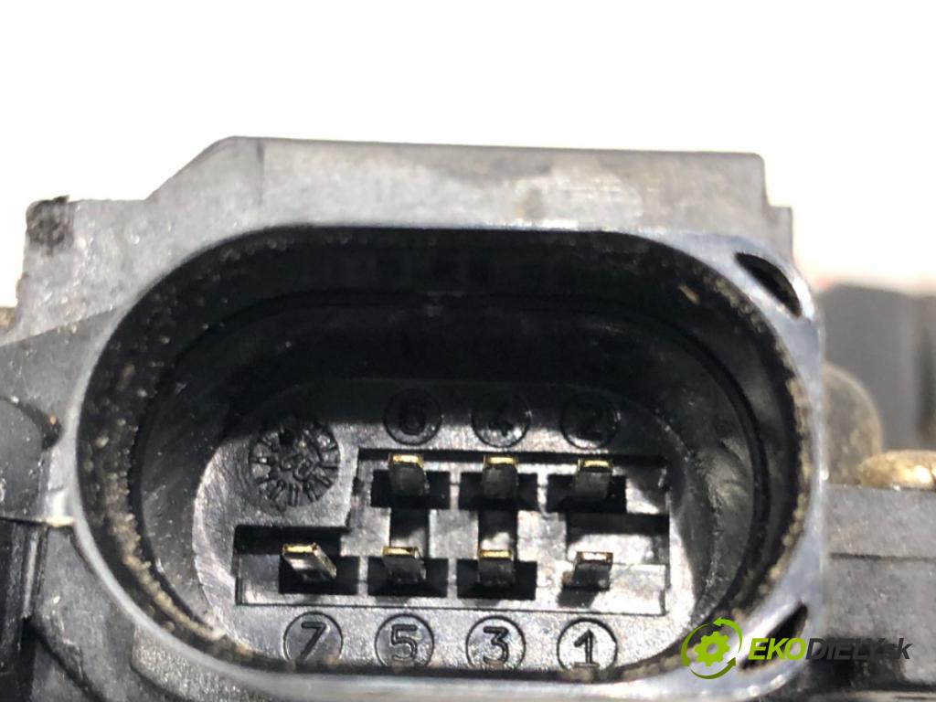 AUDI A4 B6 (8E2) 2000 - 2005    1.9 TDI 96 kW [130 KM] olej napędowy 2000 - 2004  zámok dveře levý zadní část 8E0839015C