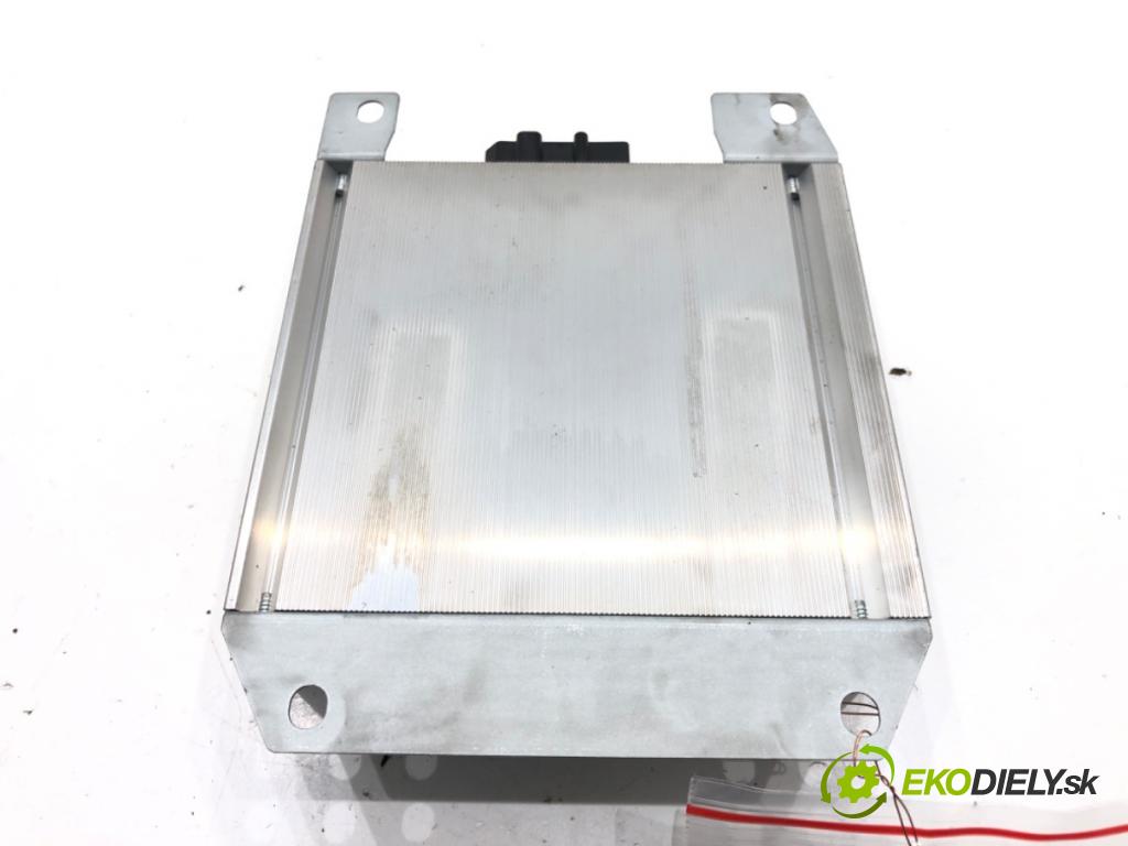 AUDI A4 B6 (8E2) 2000 - 2005    1.9 TDI 96 kW [130 KM] olej napędowy 2000 - 2004  Zosilňovač 8E9035223 (Zosilňovače)