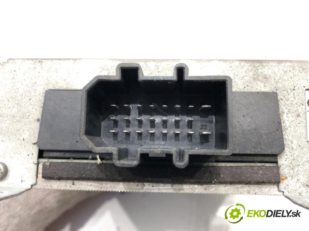 AUDI A4 B6 (8E2) 2000 - 2005    1.9 TDI 96 kW [130 KM] olej napędowy 2000 - 2004  Zosilňovač 8E9035223 (Zosilňovače)