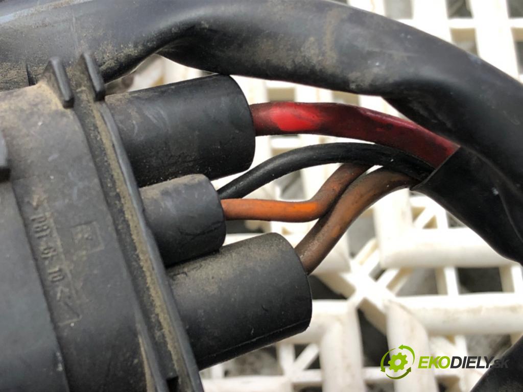 AUDI A4 B6 (8E2) 2000 - 2005    1.9 TDI 96 kW [130 KM] olej napędowy 2000 - 2004  Ventilátor klimatizácie 8E0959501F (Ventilátory chladičov klimatizácie)