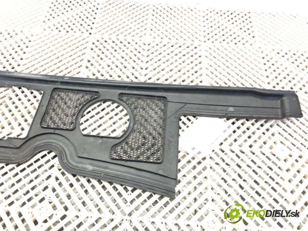 AUDI A4 B6 (8E2) 2000 - 2005    1.9 TDI 96 kW [130 KM] olej napędowy 2000 - 2004  Torpédo, plast pod čelné okno 8E1819417B (Torpéda)