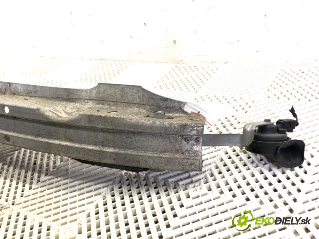 AUDI A4 B6 (8E2) 2000 - 2005    1.9 TDI 96 kW [130 KM] olej napędowy 2000 - 2004  výztuha nárazníka přední část  (Výztuhy přední)