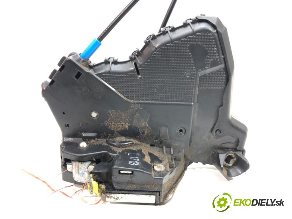 TOYOTA AURIS (_E18_) 2012 - 2018    1.6 (ZRE181_, ZRE185_) 97 kW [132 KM] benzyna 2012 - 2018  zámok dveře levý přední část