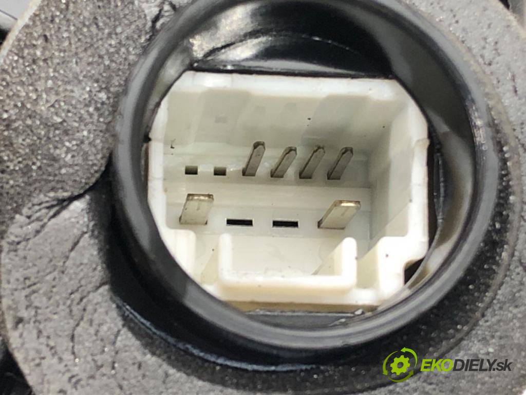 TOYOTA AURIS (_E18_) 2012 - 2018    1.6 (ZRE181_, ZRE185_) 97 kW [132 KM] benzyna 2012 - 2018  zámok dveře levý přední část