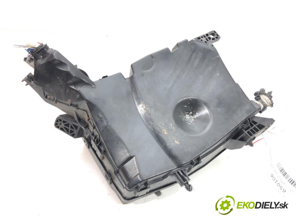 TOYOTA AURIS (_E18_) 2012 - 2018    1.6 (ZRE181_, ZRE185_) 97 kW [132 KM] benzyna 2012 - 2018  skříňka poistková  (Pojistkové skříňky)