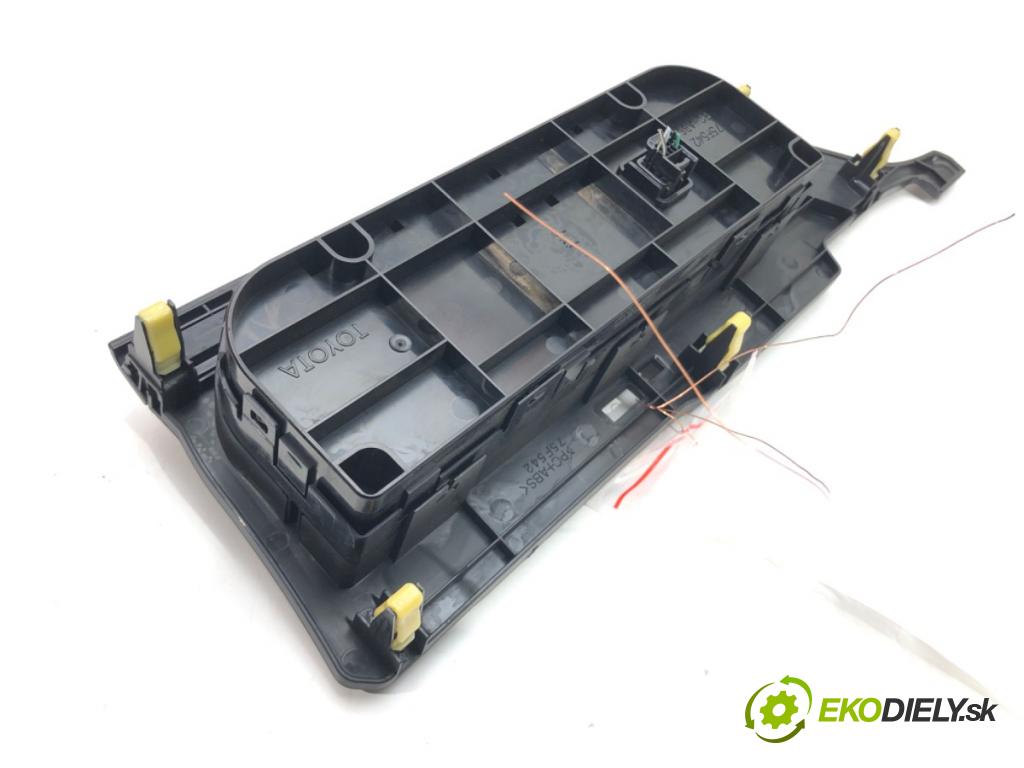 TOYOTA AURIS (_E18_) 2012 - 2018    1.6 (ZRE181_, ZRE185_) 97 kW [132 KM] benzyna 2012 - 2018  Panel ovládania kúrenia  (Prepínače, spínače, tlačidlá a ovládače kúrenia)