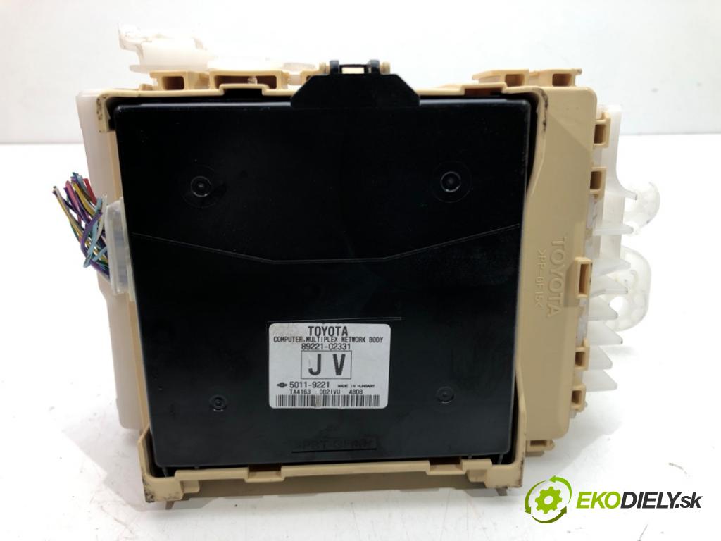 TOYOTA AURIS (_E18_) 2012 - 2018    1.6 (ZRE181_, ZRE185_) 97 kW [132 KM] benzyna 2012 - 2018  modul BSI 89221-02331 (Pojistkové skříňky)