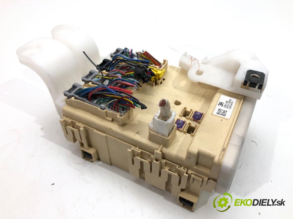 TOYOTA AURIS (_E18_) 2012 - 2018    1.6 (ZRE181_, ZRE185_) 97 kW [132 KM] benzyna 2012 - 2018  modul BSI 89221-02331 (Pojistkové skříňky)