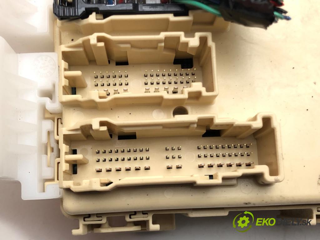 TOYOTA AURIS (_E18_) 2012 - 2018    1.6 (ZRE181_, ZRE185_) 97 kW [132 KM] benzyna 2012 - 2018  modul BSI 89221-02331 (Pojistkové skříňky)