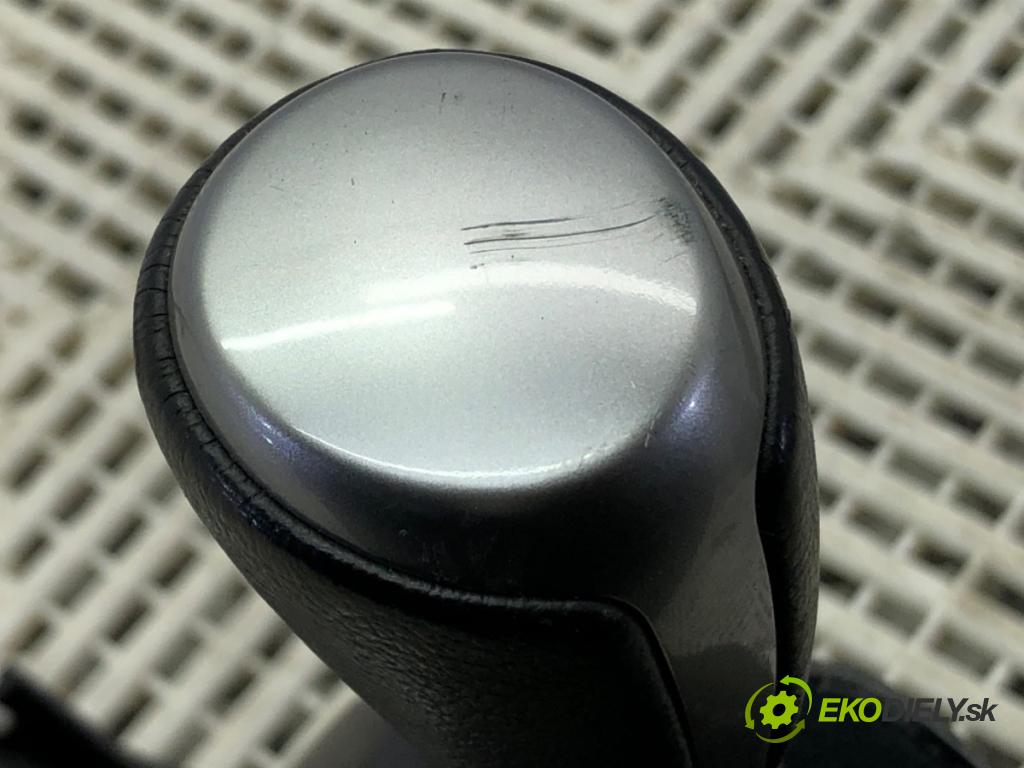 TOYOTA AURIS (_E18_) 2012 - 2018    1.6 (ZRE181_, ZRE185_) 97 kW [132 KM] benzyna 2012 - 2018  Kulisa 75G027-LH (Rýchlostné páky / kulisy)