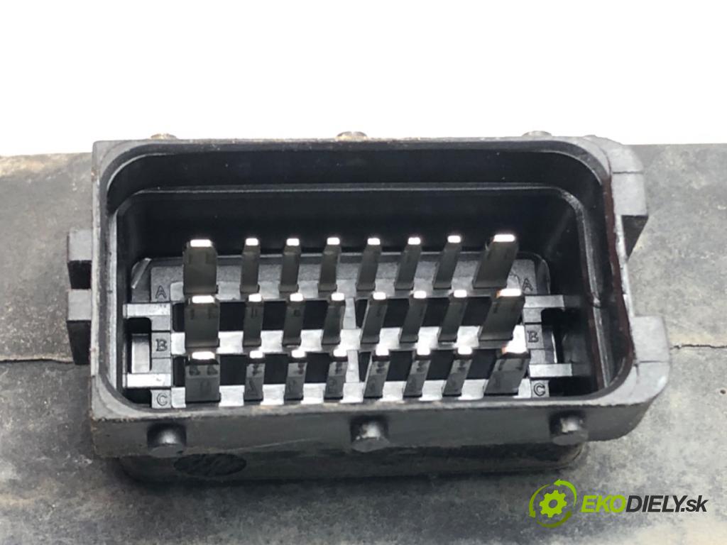 TOYOTA AURIS (_E18_) 2012 - 2018    1.6 (ZRE181_, ZRE185_) 97 kW [132 KM] benzyna 2012 - 2018  riadiaca jednotka do plynu LPG BRC FLY SF DE817010 (Riadiace jednotky)