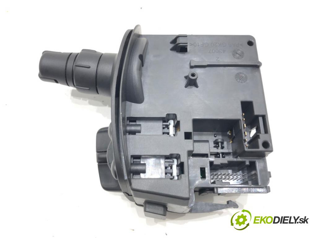 RENAULT MODUS / GRAND MODUS (F/JP0_) 2004 - 2022    1.2 (JP0C, JP0K, FP0C, FP0K, FP0P, JP0P, JP0T) 55 kW [75 KM] benzyna 2004 - 2022  Prepínač stieračov 881030034 (Prepínače, spínače, tlačidlá a ovládače kúrenia)