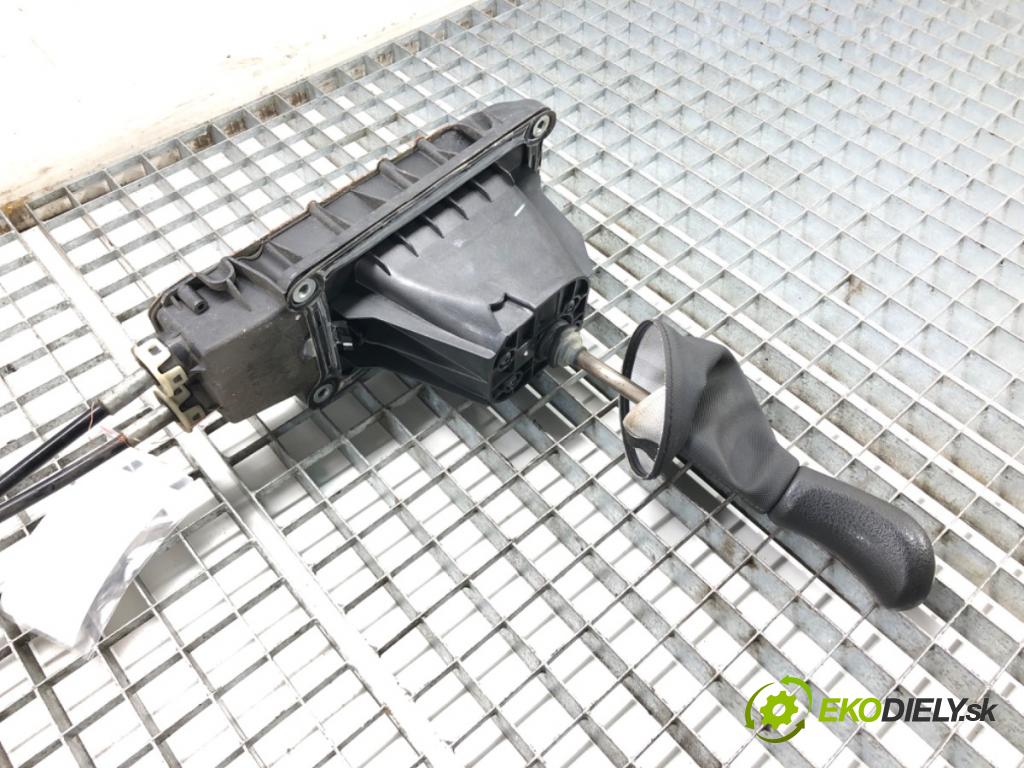 RENAULT MODUS / GRAND MODUS (F/JP0_) 2004 - 2022    1.2 (JP0C, JP0K, FP0C, FP0K, FP0P, JP0P, JP0T) 55 kW [75 KM] benzyna 2004 - 2022  Kulisa 8200556911 (Rýchlostné páky / kulisy)