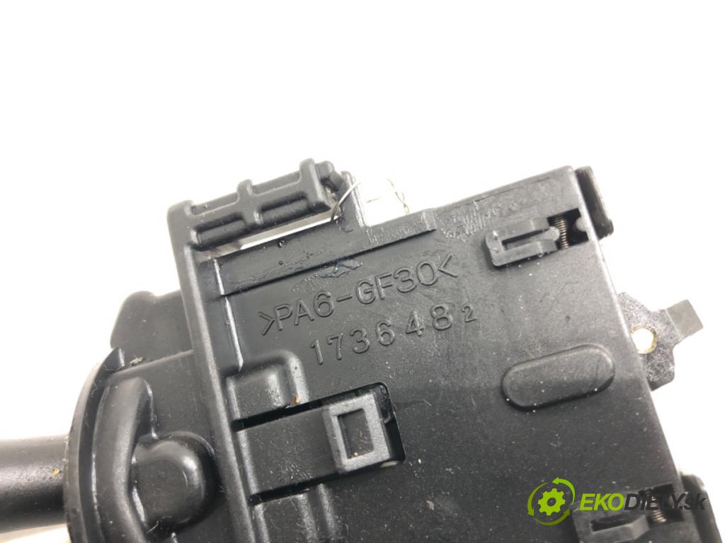 TOYOTA RAV 4 II (_A2_) 2000 - 2005    2.0 D 4WD (CLA20_, CLA21_) 85 kW [116 KM] olej napędowy 2001 - 2005  Prepínač smeroviek 1736482 (Prepínače, spínače, tlačidlá a ovládače kúrenia)