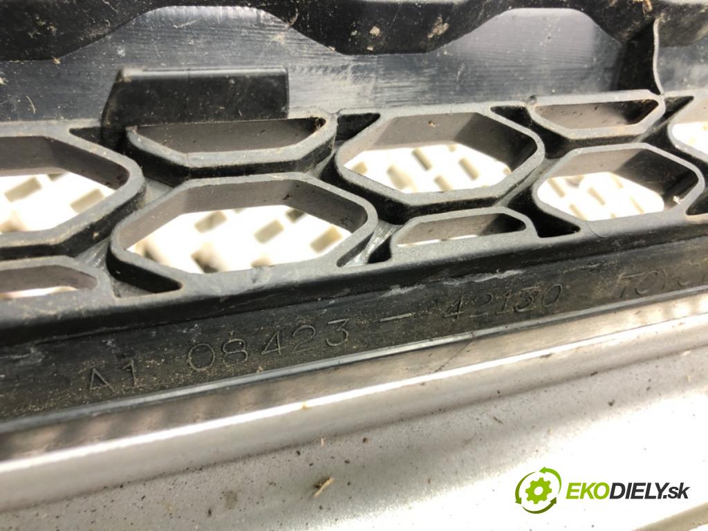 TOYOTA RAV 4 II (_A2_) 2000 - 2005    2.0 D 4WD (CLA20_, CLA21_) 85 kW [116 KM] olej napędowy 2001 - 2005  mřížka maska 08423-42130 (Mřížky (masky) chladičů)