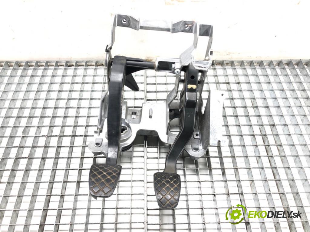 AUDI A4 B8 Avant (8K5) 2007 - 2015    1.8 TFSI 118 kW [160 KM] benzyna 2007 - 2012  PEDÁL: 8K1721117 (Pedále)