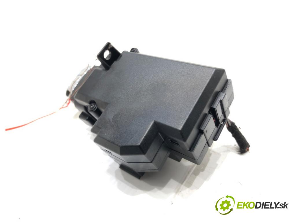 AUDI A4 B8 Avant (8K5) 2007 - 2015    1.8 TFSI 118 kW [160 KM] benzyna 2007 - 2012  spinačka 8K0909131B (Spínacie skrinky a kľúče)