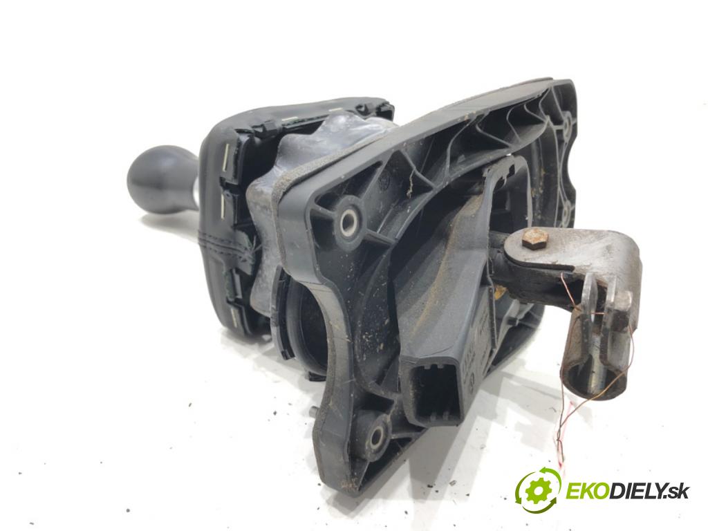 AUDI A4 B8 Avant (8K5) 2007 - 2015    1.8 TFSI 118 kW [160 KM] benzyna 2007 - 2012  Kulisa 8K0711025K (Rýchlostné páky / kulisy)