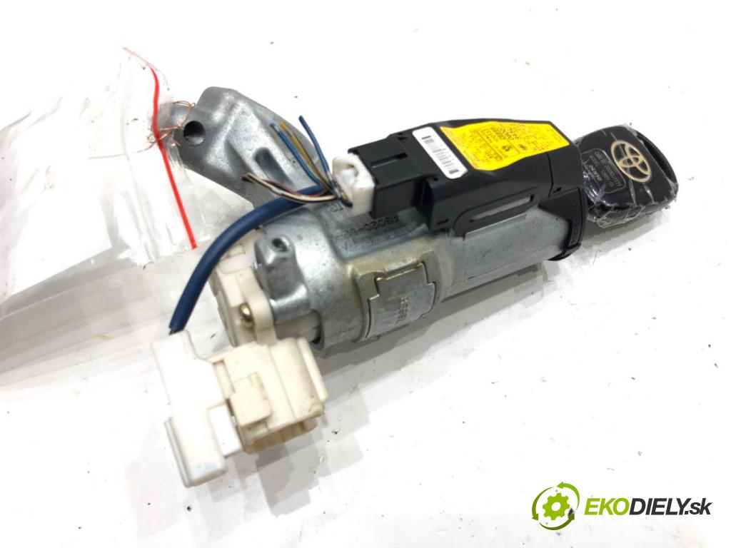 TOYOTA YARIS VERSO (_P2_) 1999 - 2005    1.3 (NCP20_, NCP22_) 63 kW [86 KM] benzyna 1999 - 2002  spinačka 45020-52 (Spínacie skrinky a kľúče)