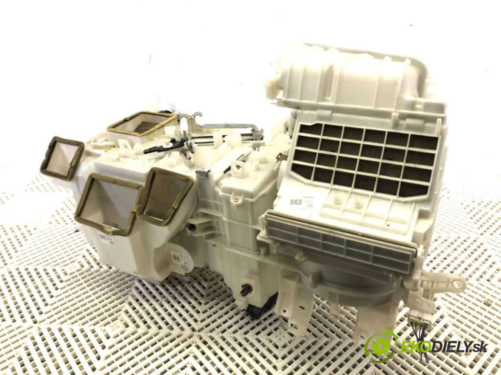 TOYOTA YARIS VERSO (_P2_) 1999 - 2005    1.3 (NCP20_, NCP22_) 63 kW [86 KM] benzyna 1999 - 2002  topné těleso radiátor topení KOMBAJN 87030-52180