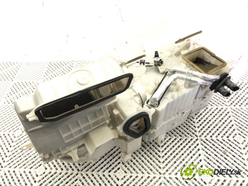 TOYOTA YARIS VERSO (_P2_) 1999 - 2005    1.3 (NCP20_, NCP22_) 63 kW [86 KM] benzyna 1999 - 2002  topné těleso radiátor topení KOMBAJN 87030-52180