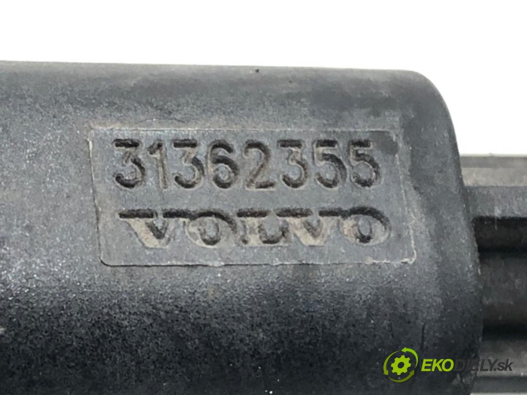 VOLVO XC60 II (246) 2017 - 2022    D4 AWD 140 kW [190 KM] olej napędowy 2017 - 2022  snímač ABS pravý zadní část 31362355