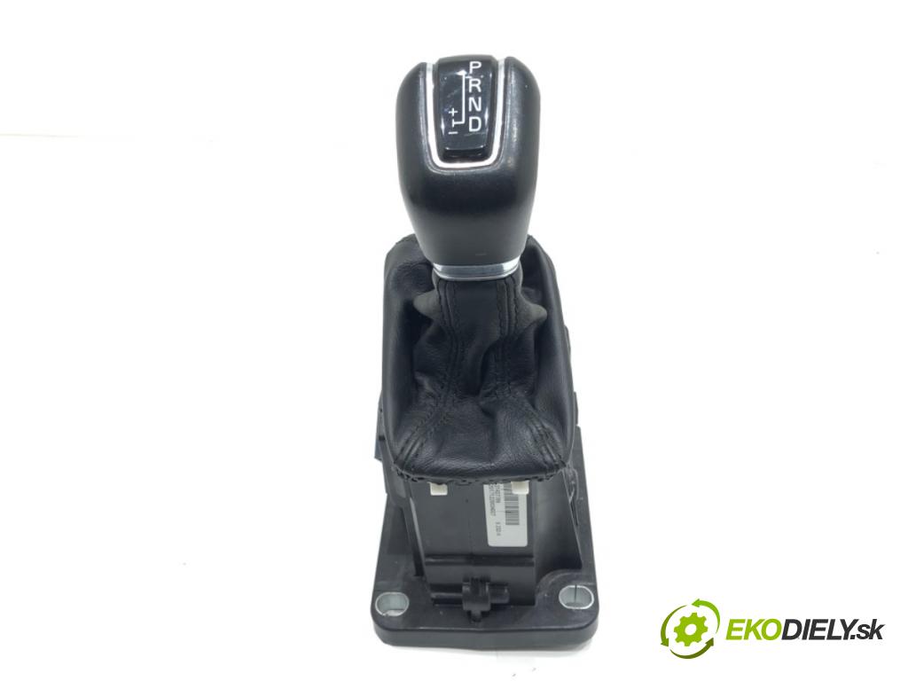 VOLVO XC60 II (246) 2017 - 2022    D4 AWD 140 kW [190 KM] olej napędowy 2017 - 2022  Kulisa 31437769 (Rýchlostné páky / kulisy)