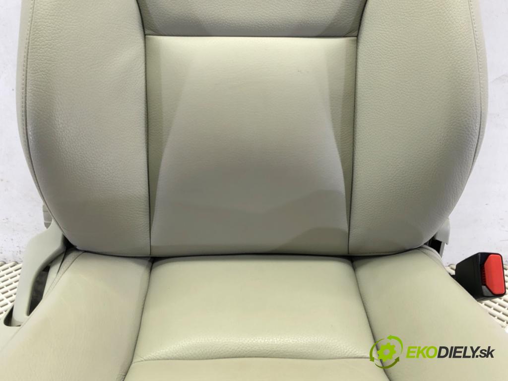 VOLVO XC60 II (246) 2017 - 2022    D4 AWD 140 kW [190 KM] olej napędowy 2017 - 2022  Sedadlo pravy predný