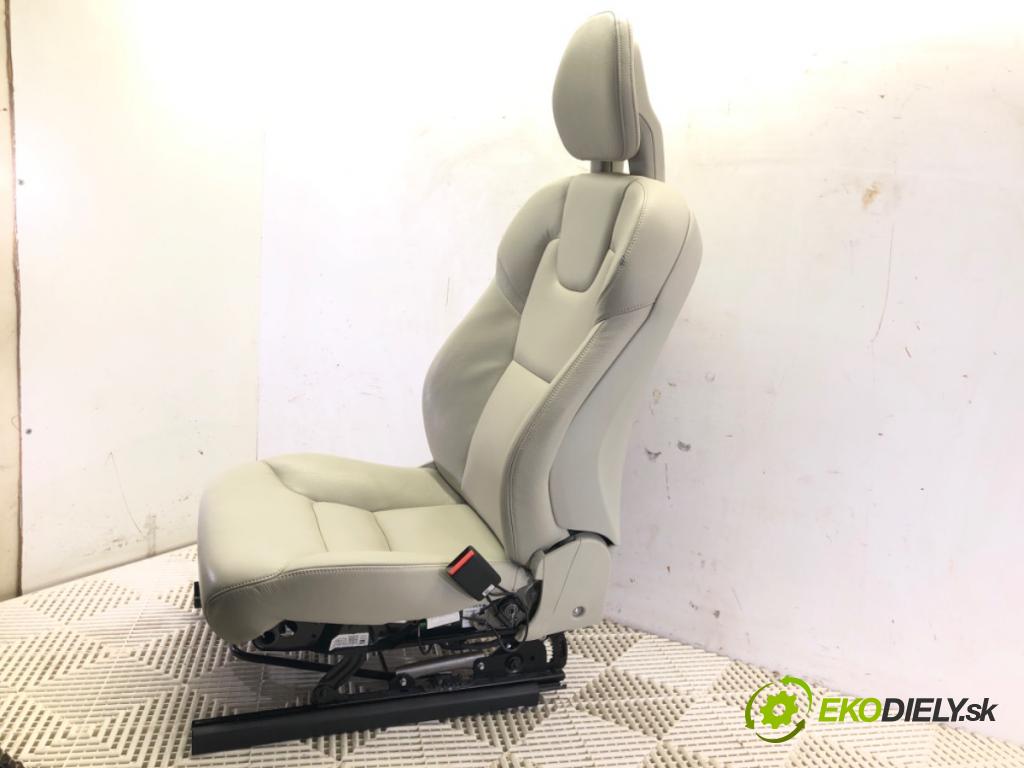 VOLVO XC60 II (246) 2017 - 2022    D4 AWD 140 kW [190 KM] olej napędowy 2017 - 2022  Sedadlo pravy predný