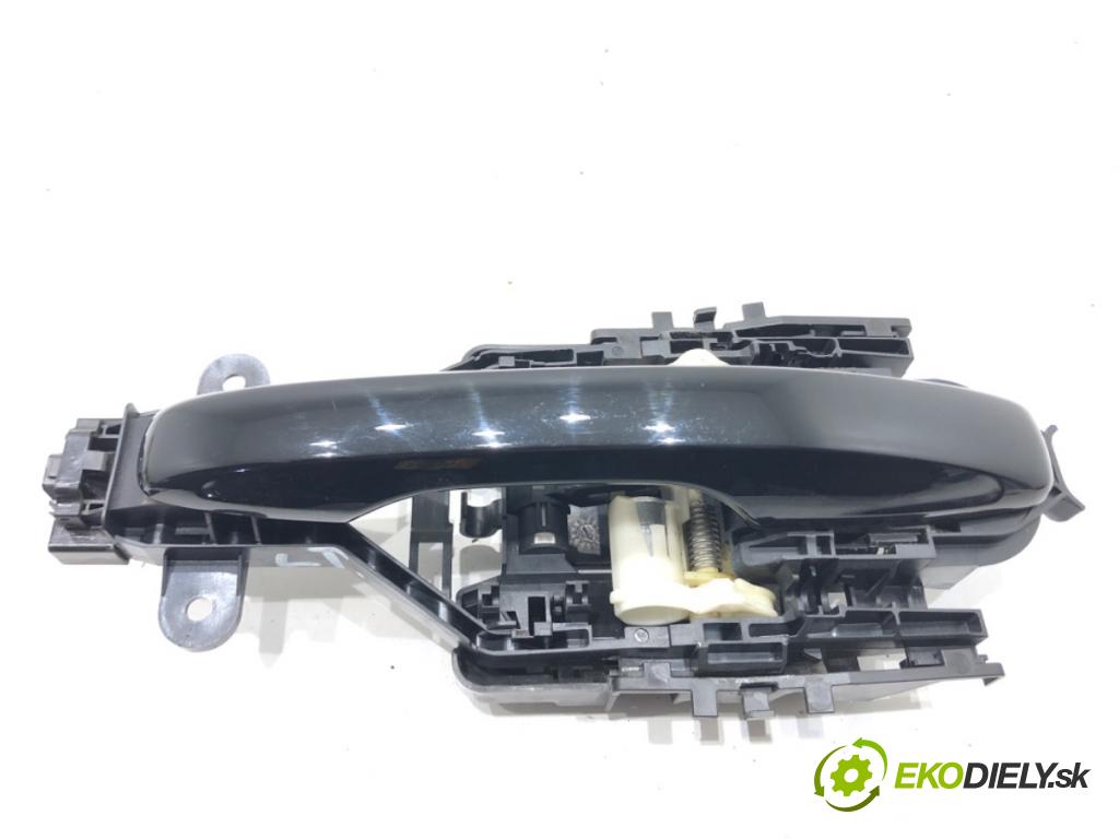VOLVO XC60 II (246) 2017 - 2022    D4 AWD 140 kW [190 KM] olej napędowy 2017 - 2022  Kľučka vonkajšia ľavy zad 