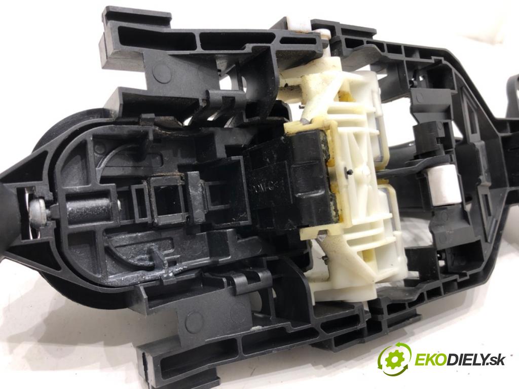 VOLVO XC60 II (246) 2017 - 2022    D4 AWD 140 kW [190 KM] olej napędowy 2017 - 2022  Kľučka vonkajšia pravy zad