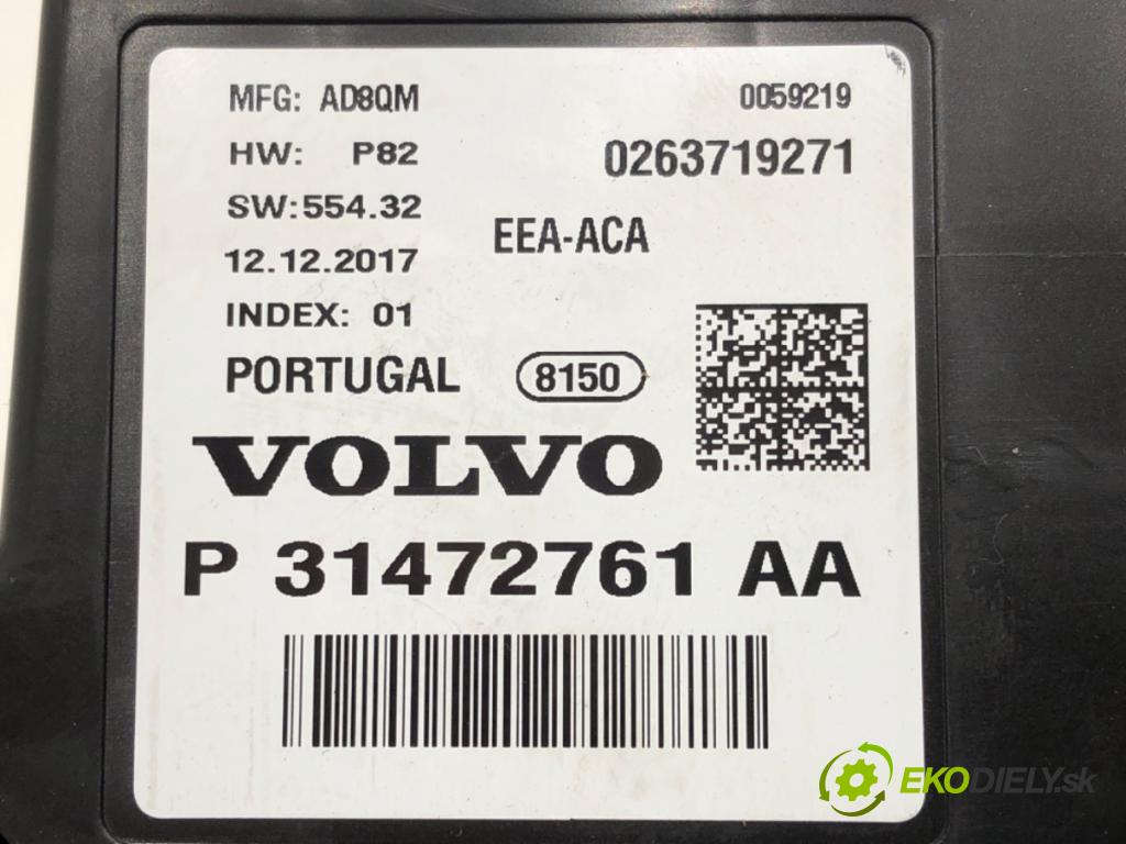 VOLVO XC60 II (246) 2017 - 2022    D4 AWD 140 kW [190 KM] olej napędowy 2017 - 2022  Prístrojovka 31472761AA (Prístrojové dosky, displeje)