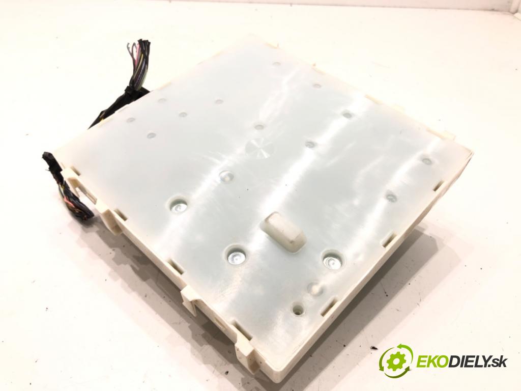 VOLVO XC60 II (246) 2017 - 2022    D4 AWD 140 kW [190 KM] olej napędowy 2017 - 2022  modul BSI 32217666 (Pojistkové skříňky)